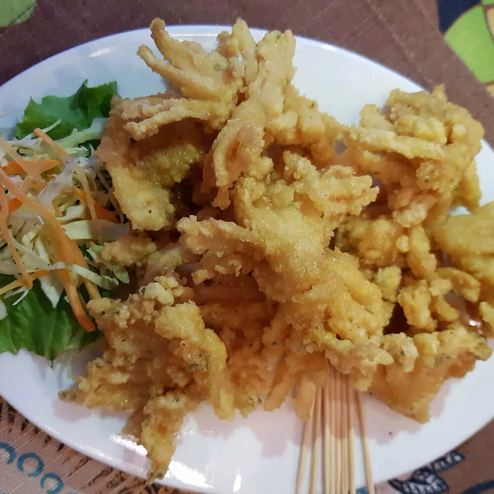 Dégustez des calamars croustillants