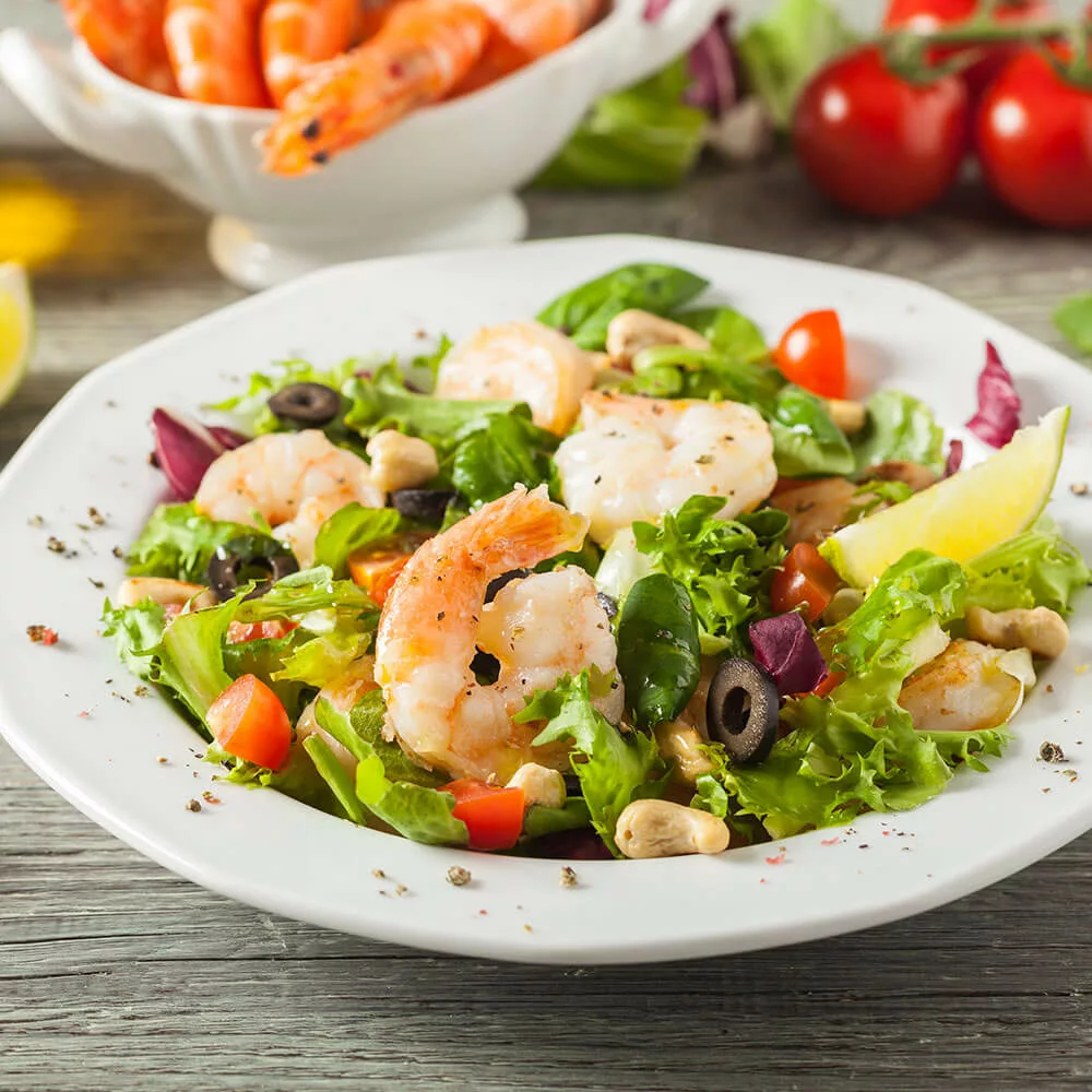 Dégustez une bonne salade de crevettes à la carte des plats